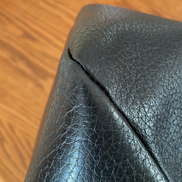Maxx NY Black Leather Shoulder Bag - Picture 7 of 12